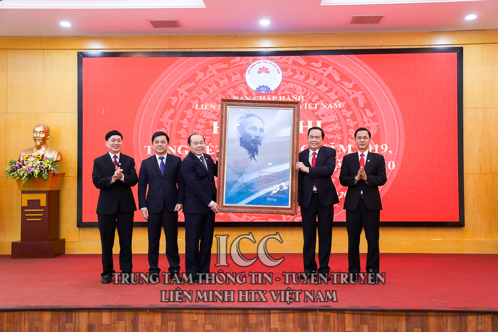  Đồng chí Trần Thanh Mẫn, Chủ tịch UBTW MTTQ Việt Nam dự và chỉ đạo Hội nghị tổng kết công tác năm 2019, triển khai nhiệm vụ 2020.