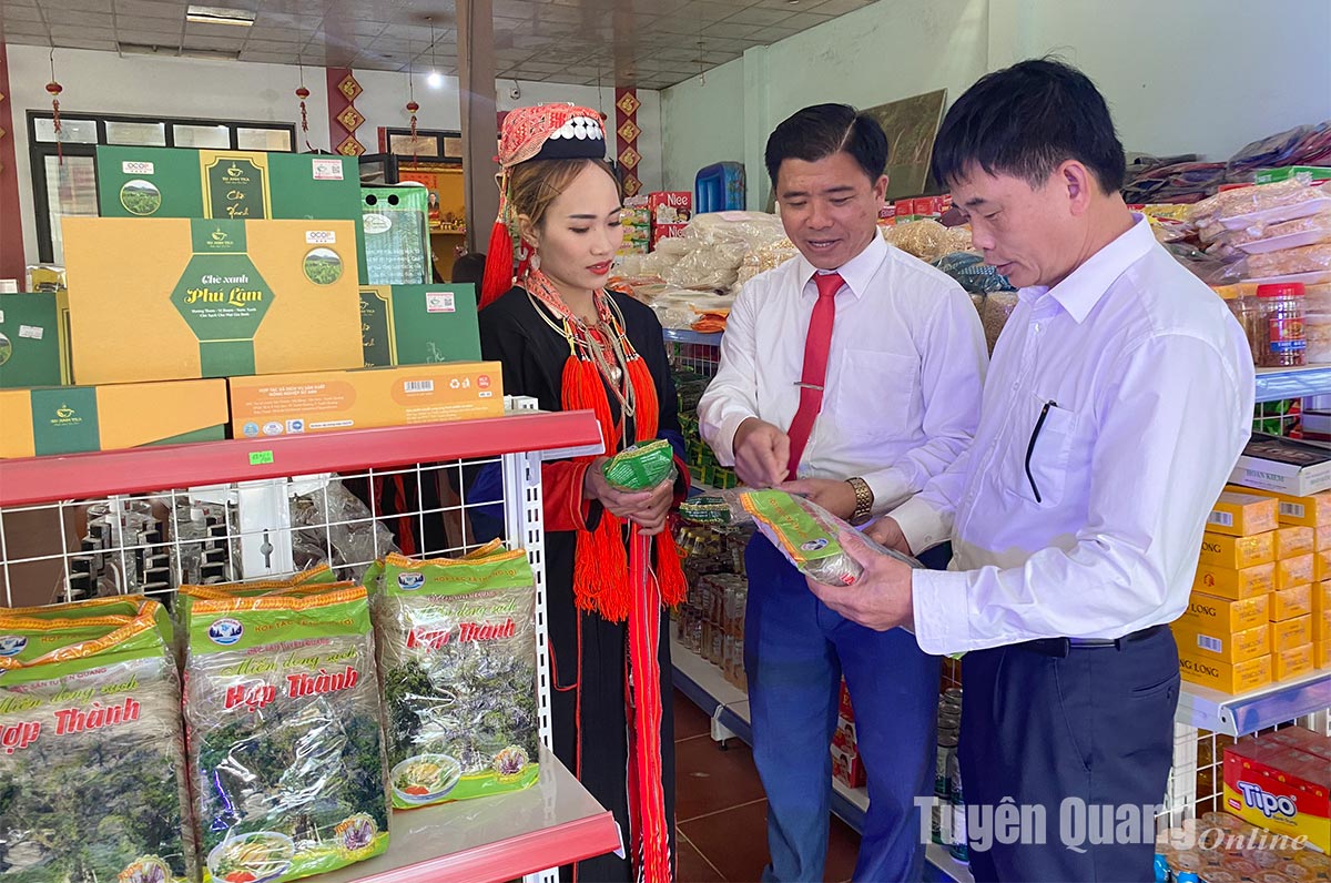 Giám đốc Hợp tác xã hết lòng với đồng bào dân tộc thiểu số