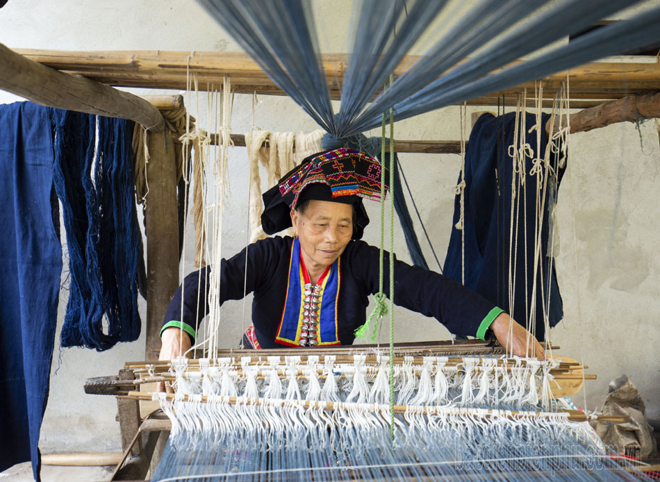 Na Sang giữ nghề dệt vải truyền thống