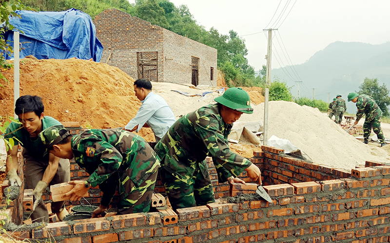 Xây nhà mới cho hộ dân nghèo