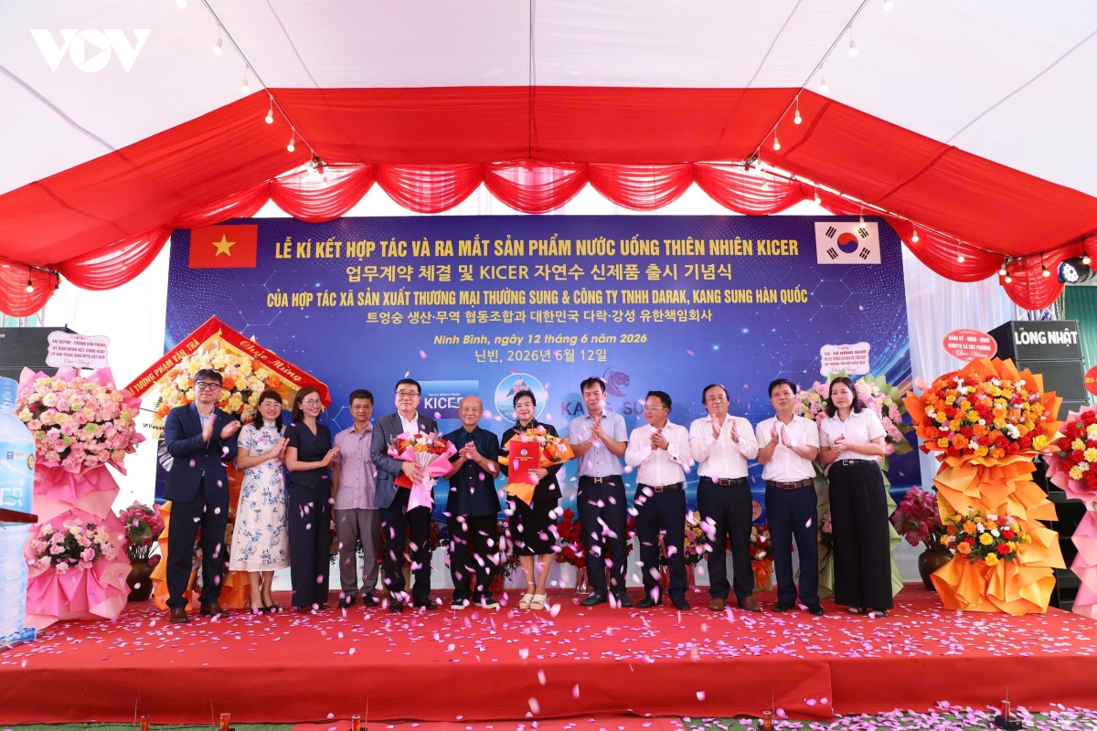 Ninh Bình: Hợp tác xã Thường Sung “bắt tay” với đối tác Hàn Quốc đưa nước uống thiên nhiên vươn xa